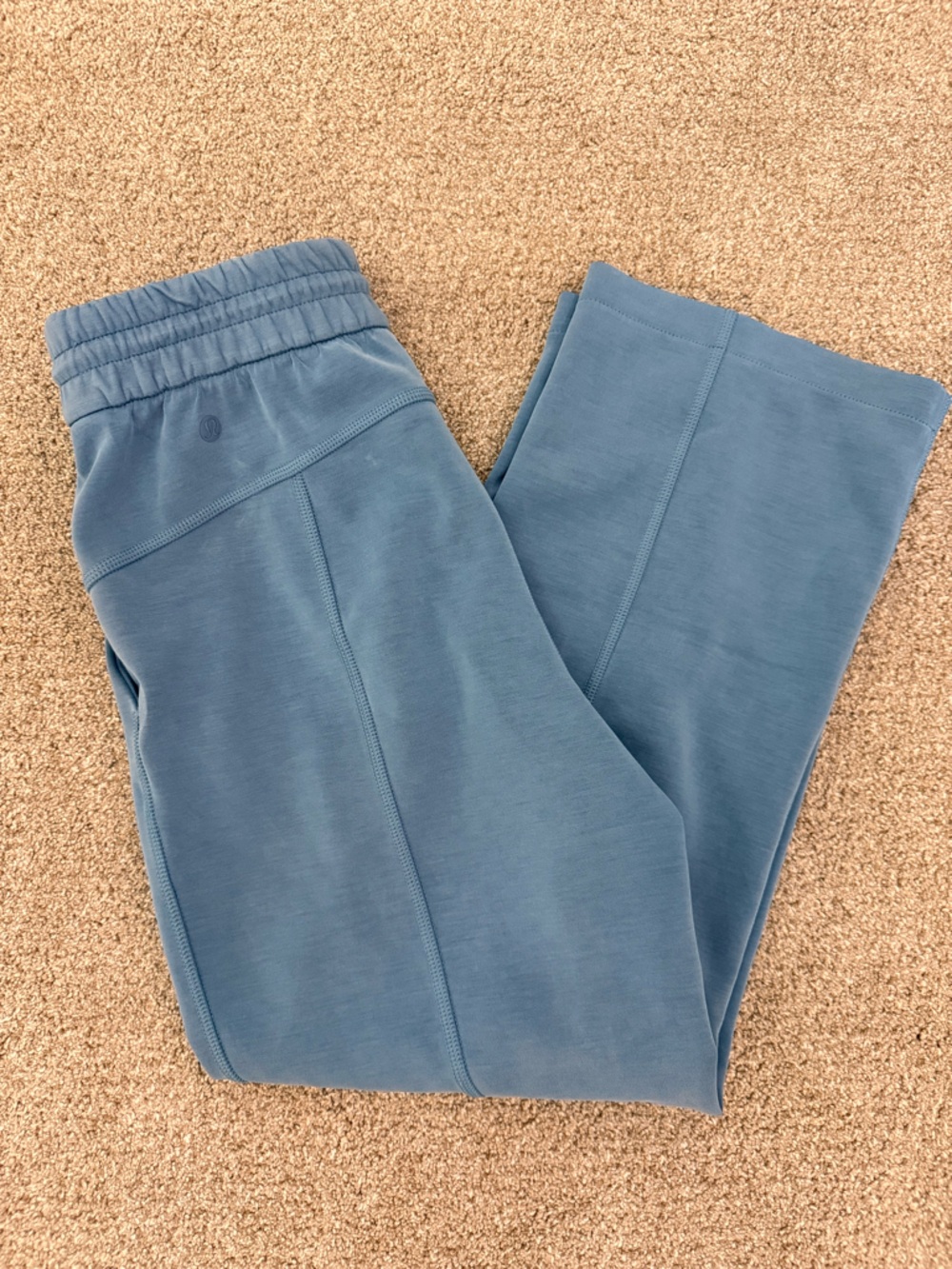 Like new perfect condition Lululemon softstreme straight leg pants sz 4